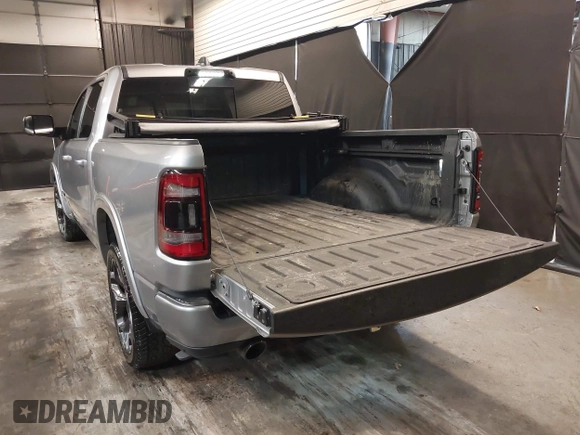 2022 Ram 1500 Limited z VIN 1C6SRFHM1NN211394, wystawiony jako IAAI lot #42052416 z przebiegiem 28 881 mil mil oraz . Historia ofert i sprzedaży dostępna na DreamBid. Obrazek 3.