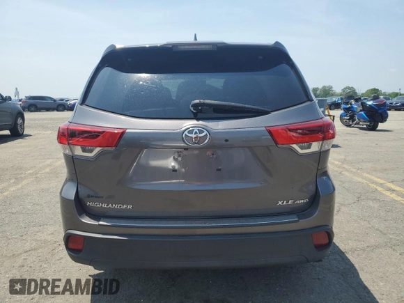 2018 Toyota Highlander SE with VIN 5TDJZRFH4JS875821, listed as a Copart auction lot 60740975 with 106,592 mi miles and Salvage title. Bid and sale history available at DreamBid. Image 6.
