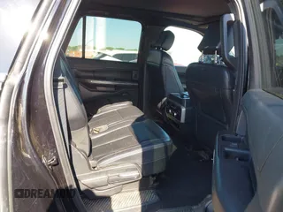 2019 Ford Expedition Max XLT z VIN 1FMJK1JT3KEA44279, wystawiony jako IAAI lot #42016619 z przebiegiem 141 915 mil mil oraz . Historia ofert i sprzedaży dostępna na DreamBid. Obrazek 8.