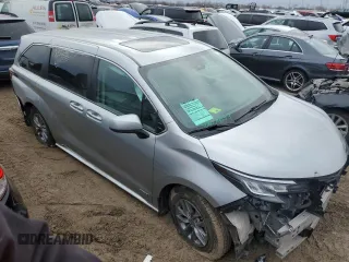 2021 Toyota Sienna XLE with VIN 5TDYSKFC7MS021036, listed as a Copart auction lot 43466965 with 0 mi miles and Salvage Title. Bid and sale history available at carsss.com. Image 4.