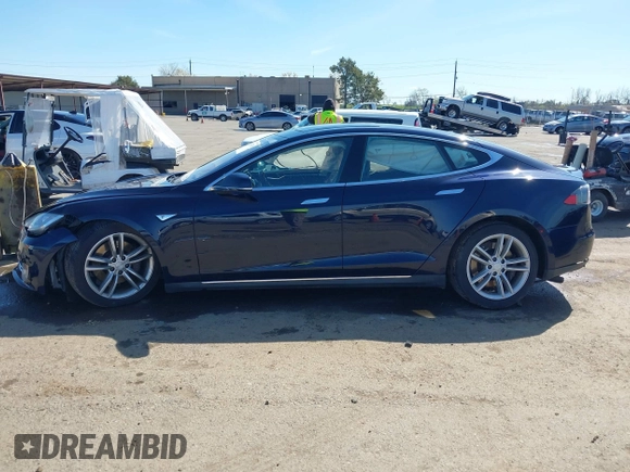 2014 Tesla Model S 60 with VIN 5YJSA1H11EFP47897, listed as a IAAI auction lot 41802285 with Not Provided miles and . Bid and sale history available at DreamBid. Image 15.