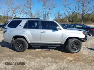 2024 Toyota 4Runner TRD Off Road z VIN JTERU5JR6R6255876, wystawiony jako IAAI lot #41281427 z przebiegiem 11 474 mil mil oraz . Historia ofert i sprzedaży dostępna na DreamBid. Obrazek 14.