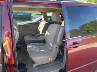 2004 Toyota Sienna XLE with VIN 5TDZA22C94S171128, listed as a IAAI auction lot 42053230 with 255,612 mi miles. Bid and sale history available at carsss.com. Image 8.