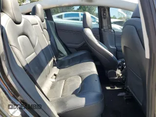 2019 Tesla Model 3 Mid Range z VIN 5YJ3E1EA8KF306096, wystawiony jako Copart lot #54790755 z przebiegiem 170 775 mil mil oraz Szkody całkowita. Historia ofert i sprzedaży dostępna na DreamBid. Obrazek 10.