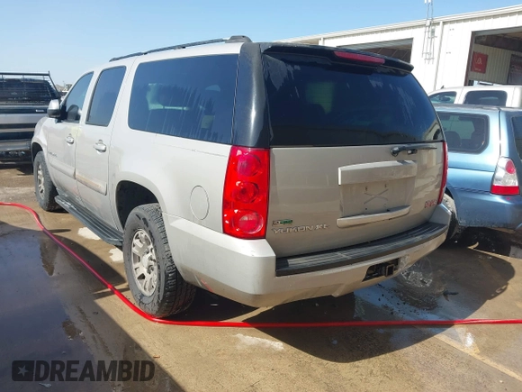 2007 GMC Yukon XL SLT with VIN 1GKFC16017J242173, listed as a IAAI auction lot 41641466 with 196,631 mi miles. Bid and sale history available at carsss.com. Image 3.