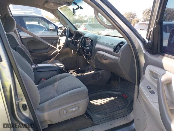 2005 Toyota Sequoia SR5 with VIN 5TDZT34A65S251726, listed as a IAAI auction lot 41646858 with 107,584 mi miles. Bid and sale history available at carsss.com. Image 5.