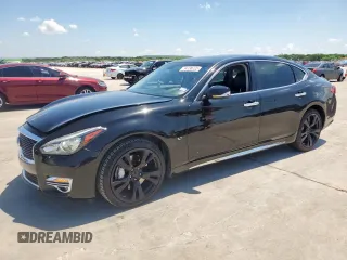 2015 Infiniti Q70 z VIN JN1BY1PP7FM601954, wystawiony jako Copart lot #54138735 z przebiegiem 118 017 mil mil oraz Czysty tytuł • Clean title. Historia ofert i sprzedaży dostępna na DreamBid. Obrazek 1.