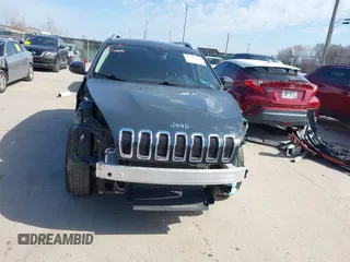 2018 Jeep Cherokee Latitude Plus z VIN 1C4PJMLB5JD569386, wystawiony jako IAAI lot #41757360 z przebiegiem 116 021 mil mil oraz . Historia ofert i sprzedaży dostępna na DreamBid. Obrazek 13.