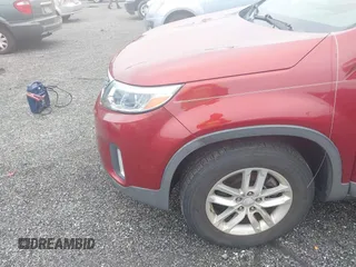 2014 Kia Sorento LX z VIN 5XYKT4A73EG547445, wystawiony jako IAAI lot #42277363 z przebiegiem 76 026 mil mil oraz . Historia ofert i sprzedaży dostępna na DreamBid. Obrazek 6.