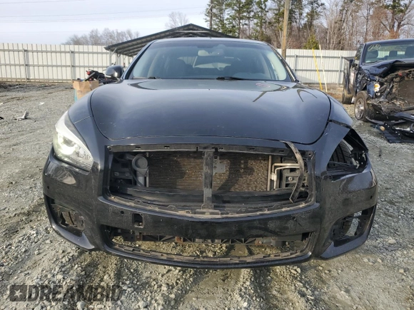 2015 Infiniti Q70 z VIN JN1BY1PR1FM830745, wystawiony jako Copart lot #84815474 z przebiegiem 137 489 mil mil oraz Szkoda całkowita • Salvage title. Historia ofert i sprzedaży dostępna na DreamBid. Obrazek 5.