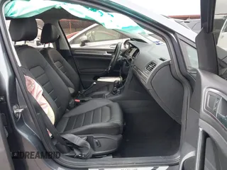 2019 Volkswagen Golf S z VIN 3VWH17AU1KM505617, wystawiony jako IAAI lot #41659236 z przebiegiem 37 964 mil mil oraz . Historia ofert i sprzedaży dostępna na DreamBid. Obrazek 5.