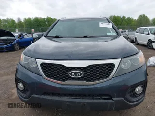 2013 Kia Sorento LX with VIN 5XYKTCA67DG405003, listed as a IAAI auction lot 42253887 with 197,093 mi miles and . Bid and sale history available at DreamBid. Image 13.