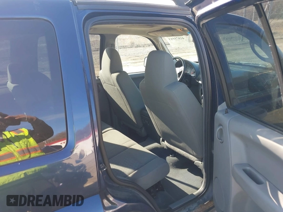 2006 Jeep Liberty Sport with VIN 1J4GL48K26W214748, listed as a IAAI auction lot 41875513 with 105,941 mi miles. Bid and sale history available at carsss.com. Image 8.