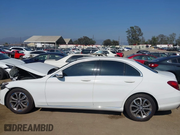 2017 Mercedes-Benz C 300 с VIN 55SWF4JB6HU188700, выставлен на аукционе IAAI как лот 42390502 с пробегом 105 653 миль миль и . История ставок и продаж доступна на DreamBid. Изображение 15.