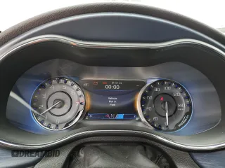2016 Chrysler 200 S z VIN 1C3CCCBG4GN111295, wystawiony jako Copart lot #53568965 z przebiegiem 81 101 mil mil oraz Szkoda całkowita • Salvage title. Historia ofert i sprzedaży dostępna na DreamBid. Obrazek 9.
