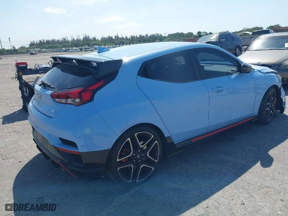 2022 Hyundai Veloster N with VIN KMHT36AH3NU013266, listed as a IAAI auction lot 41822289 with 14,715 mi miles. Bid and sale history available at carsss.com. Image 4.