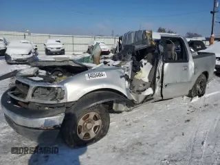 2002 Ford F-150 XLT with VIN 1FTRW07682KD59359, listed as a Copart auction lot 84034464 with 0 mi miles and Salvage Title. Bid and sale history available at carsss.com. Image 1.