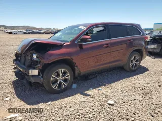 2019 Toyota Highlander LE with VIN 5TDZZRFH1KS349683, listed as a Copart auction lot 62100165 with 104,560 mi miles and Salvage title. Bid and sale history available at DreamBid. Image 1.