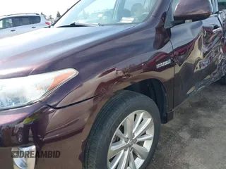 2011 Toyota Highlander Hybrid Limited with VIN JTEDC3EH4B2003768, listed as a IAAI auction lot 41765885 with 169,289 mi miles. Bid and sale history available at carsss.com. Image 17.