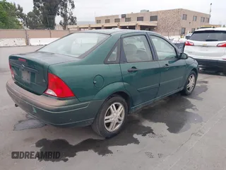2001 Ford Focus SE with VIN 1FAFP34P61W159074, listed as a IAAI auction lot 42116568 with 117,141 mi miles and . Bid and sale history available at carsss.com. Image 4.
