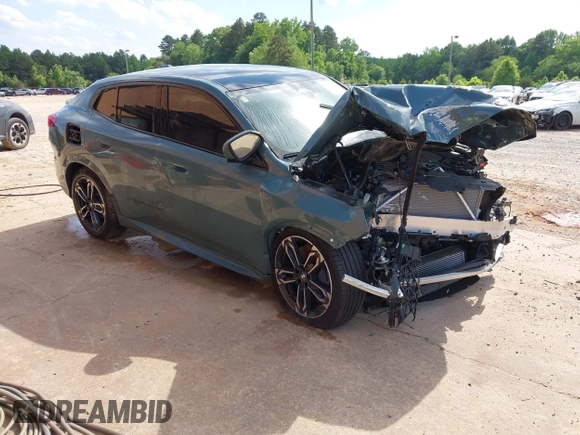 2025 BMW X2 xDrive28i z VIN WBX63GM01S5075478, wystawiony jako IAAI lot #41919737 z przebiegiem 219 mil mil oraz . Historia ofert i sprzedaży dostępna na DreamBid. Obrazek 1.