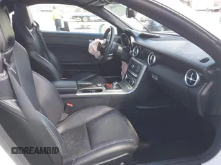 2019 Mercedes-Benz SLC 300 z VIN WDDPK3JA1KF163070, wystawiony jako IAAI lot #41785084 z przebiegiem 58 585 mil mil oraz . Historia ofert i sprzedaży dostępna na DreamBid. Obrazek 8.
