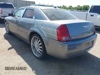 2006 Chrysler 300 Touring with VIN 2C3KA53G06H172162, listed as a IAAI auction lot 42005963 with 209,549 mi miles. Bid and sale history available at carsss.com. Image 3.