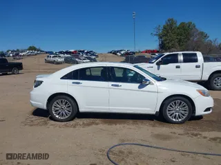 2011 Chrysler 200 Limited with VIN 1C3BC2FG3BN575607, listed as a IAAI auction lot 41661249 with 235,816 mi miles. Bid and sale history available at carsss.com. Image 13.