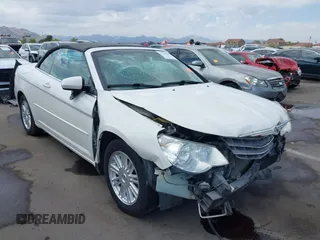 2008 Chrysler Sebring Touring z VIN 1C3LC55R48N261997, wystawiony jako IAAI lot #42215086 z przebiegiem 148 901 mil mil oraz . Historia ofert i sprzedaży dostępna na DreamBid. Obrazek 1.