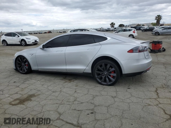 2014 Tesla Model S 60 z VIN 5YJSA1H11EFP43395, wystawiony jako Copart lot #54653845 z przebiegiem 120 180 mil mil oraz Szkoda całkowita • Salvage title. Historia ofert i sprzedaży dostępna na DreamBid. Obrazek 2.