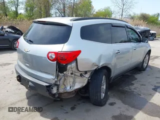 2012 Chevrolet Traverse 1LT z VIN 1GNKVGED0CJ156706, wystawiony jako IAAI lot #42059502 z przebiegiem 138 935 mil mil oraz . Historia ofert i sprzedaży dostępna na DreamBid. Obrazek 4.