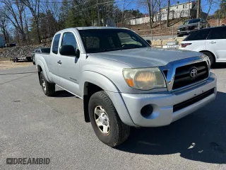 2008 Toyota Tacoma with VIN 5TEUX42NX8Z549228, listed as a Copart auction lot 52758635 with 227,775 mi miles and Clean Title. Bid and sale history available at carsss.com. Image 4.