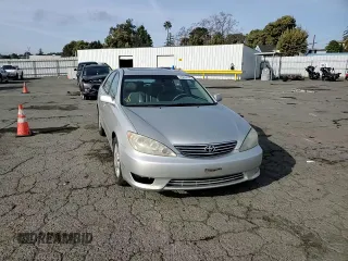 2006 Toyota Camry LE z VIN 4T1BF30KX6U630387, wystawiony jako Copart lot #49624755 z przebiegiem 232 568 mil mil oraz Szkoda całkowita • Salvage title. Historia ofert i sprzedaży dostępna na DreamBid. Obrazek 11.