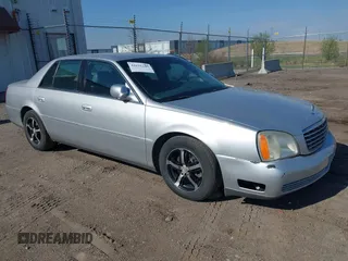 2003 Cadillac DeVille z VIN 1G6KD54Y43U265210, wystawiony jako IAAI lot #42210245 z przebiegiem 157 591 mil mil oraz . Historia ofert i sprzedaży dostępna na DreamBid. Obrazek 1.