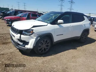 2019 Jeep Compass High Altitude z VIN 3C4NJDCB5KT675503, wystawiony jako Copart lot #57604375 z przebiegiem Nie podano mil oraz Szkoda całkowita • Salvage title. Historia ofert i sprzedaży dostępna na DreamBid. Obrazek 1.