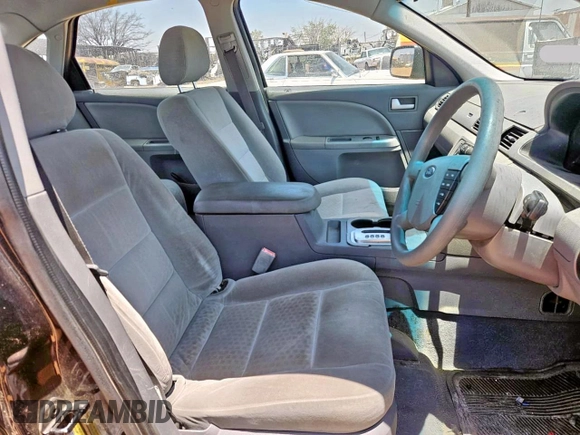 2005 Ford Five Hundred SE z VIN 1FAFP23135G155457, wystawiony jako Copart lot #59118245 z przebiegiem 157 582 mil mil oraz Tytuł czysty. Historia ofert i sprzedaży dostępna na DreamBid. Obrazek 5.