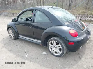 2004 Volkswagen New Beetle Coupe GL with VIN 3VWBK31CX4M416912, listed as a IAAI auction lot 42125377 with 999,999 mi miles. Bid and sale history available at carsss.com. Image 3.