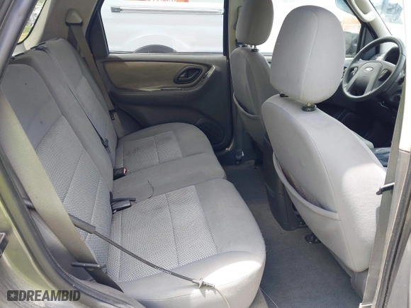 2005 Ford Escape XLT with VIN 1FMYU03175KD53760, listed as a IAAI auction lot 42124876 with 158,706 mi miles. Bid and sale history available at carsss.com. Image 8.