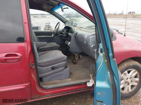 1997 Dodge Caravan SE with VIN 1B4GP44R1VB481220, listed as a IAAI auction lot 41193983 with 207,110 mi miles. Bid and sale history available at carsss.com. Image 5.