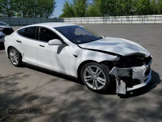 2013 Tesla Model S с VIN 5YJSA1CN3DFP05949, выставлен на аукционе Copart как лот 61244825 с пробегом 174 022 миль миль и Списание • Salvage title. История ставок и продаж доступна на DreamBid. Изображение 4.