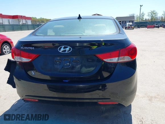 2013 Hyundai Elantra GLS z VIN KMHDH4AE6DU928322, wystawiony jako IAAI lot #42054141 z przebiegiem 147 986 mil mil oraz . Historia ofert i sprzedaży dostępna na DreamBid. Obrazek 16.