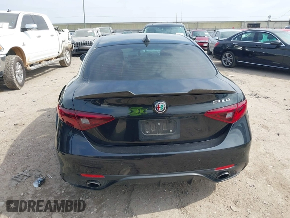 2017 Alfa Romeo Giulia Ti z VIN ZARFAECN7H7541762, wystawiony jako IAAI lot #41549460 z przebiegiem Nie podano mil oraz . Historia ofert i sprzedaży dostępna na DreamBid. Obrazek 16.
