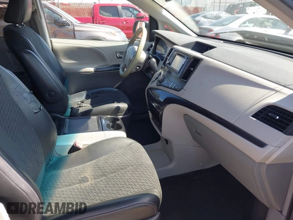 2013 Toyota Sienna SE с VIN 5TDXK3DC7DS287161, выставлен на аукционе IAAI как лот 42249232 с пробегом 168 307 миль миль и . История ставок и продаж доступна на DreamBid. Изображение 5.