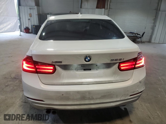 2015 BMW 3 Series 328i xDrive z VIN WBA3B5C55FF961191, wystawiony jako Copart lot #54799805 z przebiegiem 102 979 mil mil oraz Nie do naprawy • Non repairable. Historia ofert i sprzedaży dostępna na DreamBid. Obrazek 6.