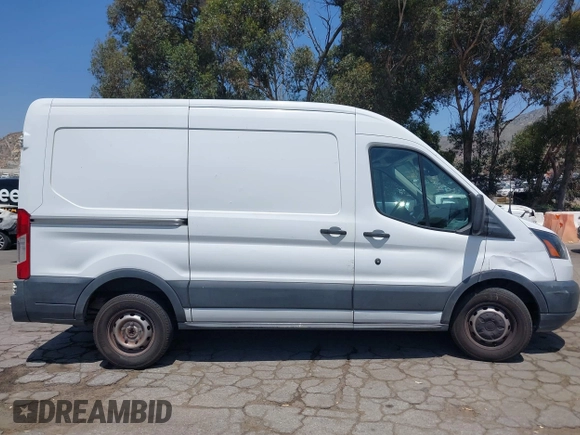 2017 Ford Transit Cargo z VIN 1FTYE1CM9HKB50925, wystawiony jako IAAI lot #42095471 z przebiegiem 152 583 mil mil oraz . Historia ofert i sprzedaży dostępna na DreamBid. Obrazek 13.