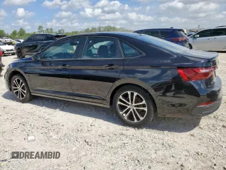 2024 Volkswagen Jetta Sport z VIN 3VWBM7BUXRM044634, wystawiony jako Copart lot #63899615 z przebiegiem 7 586 mil mil oraz Czysty tytuł • Clean title. Historia ofert i sprzedaży dostępna na DreamBid. Obrazek 2.