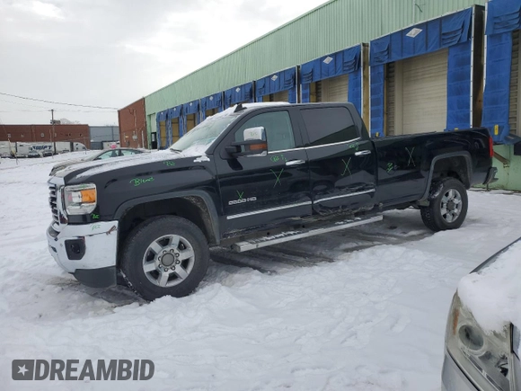 2018 GMC Sierra 2500HD SLT with VIN 1GT12TEY5JF261458, listed as a Copart auction lot 41449335 with 231,575 mi miles and Salvage Title. Bid and sale history available at carsss.com. Image 1.