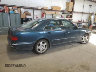 2000 Mercedes-Benz E-Class AWD with VIN WDBJF82G4YX027683, listed as a Copart auction lot 77146524 with 228,654 mi miles and Clean Title. Bid and sale history available at carsss.com. Image 3.