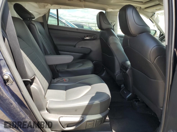 2022 Toyota Highlander XLE with VIN 5TDGZRBH3NS227229, listed as a Copart auction lot 62271585 with 92,883 mi miles and Salvage title. Bid and sale history available at DreamBid. Image 11.