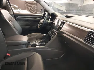 2023 Volkswagen Atlas SE с VIN 1V2KR2CA1PC545467, выставлен на аукционе IAAI как лот 42485832 с пробегом 45 315 миль миль и . История ставок и продаж доступна на DreamBid. Изображение 5.